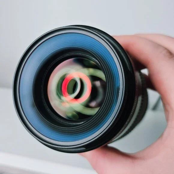 Canon EF 100mm  f/2.8L Macro IS USM Lens with Lens case & Lens hood - Picture 9 of 11